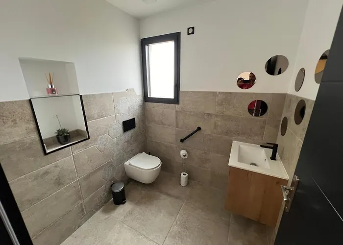 Moderne Piscine Privative Hauteurs De Villa Nimes