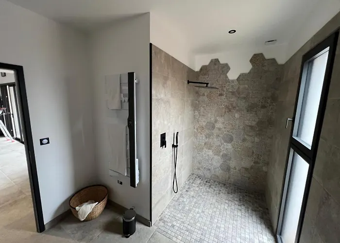 Villa Moderne Piscine Privative Hauteurs De Nimes