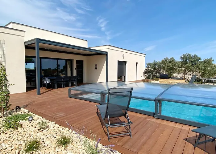 Moderne Piscine Privative Hauteurs De