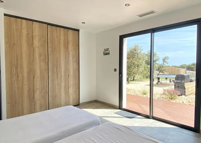 Moderne Piscine Privative Hauteurs De