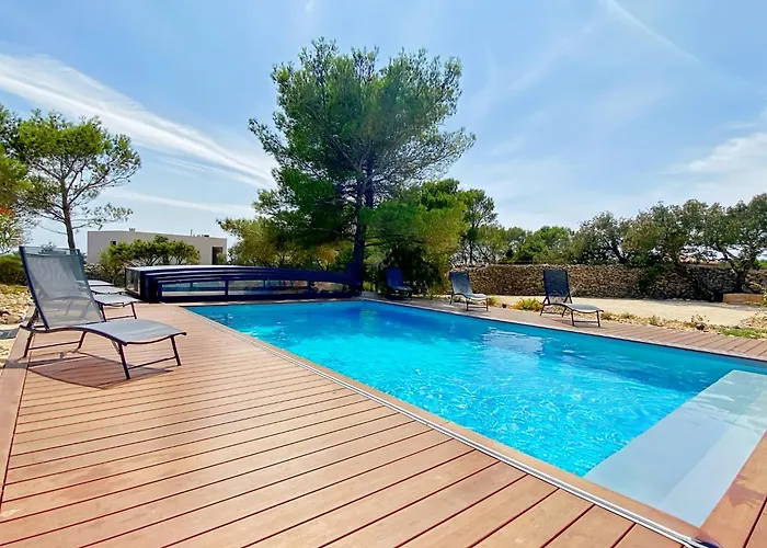 Moderne Piscine Privative Hauteurs De * Nimes