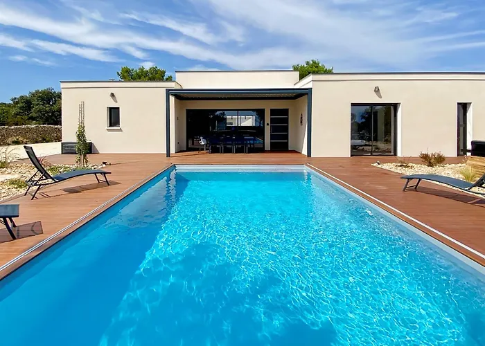 Moderne Piscine Privative Hauteurs De Villa